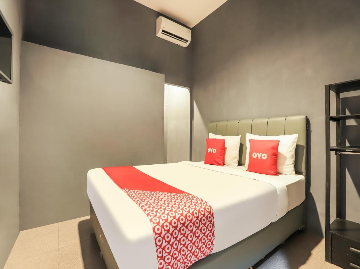 Oyo 3492 Mandala Residence Медан Екстериор снимка