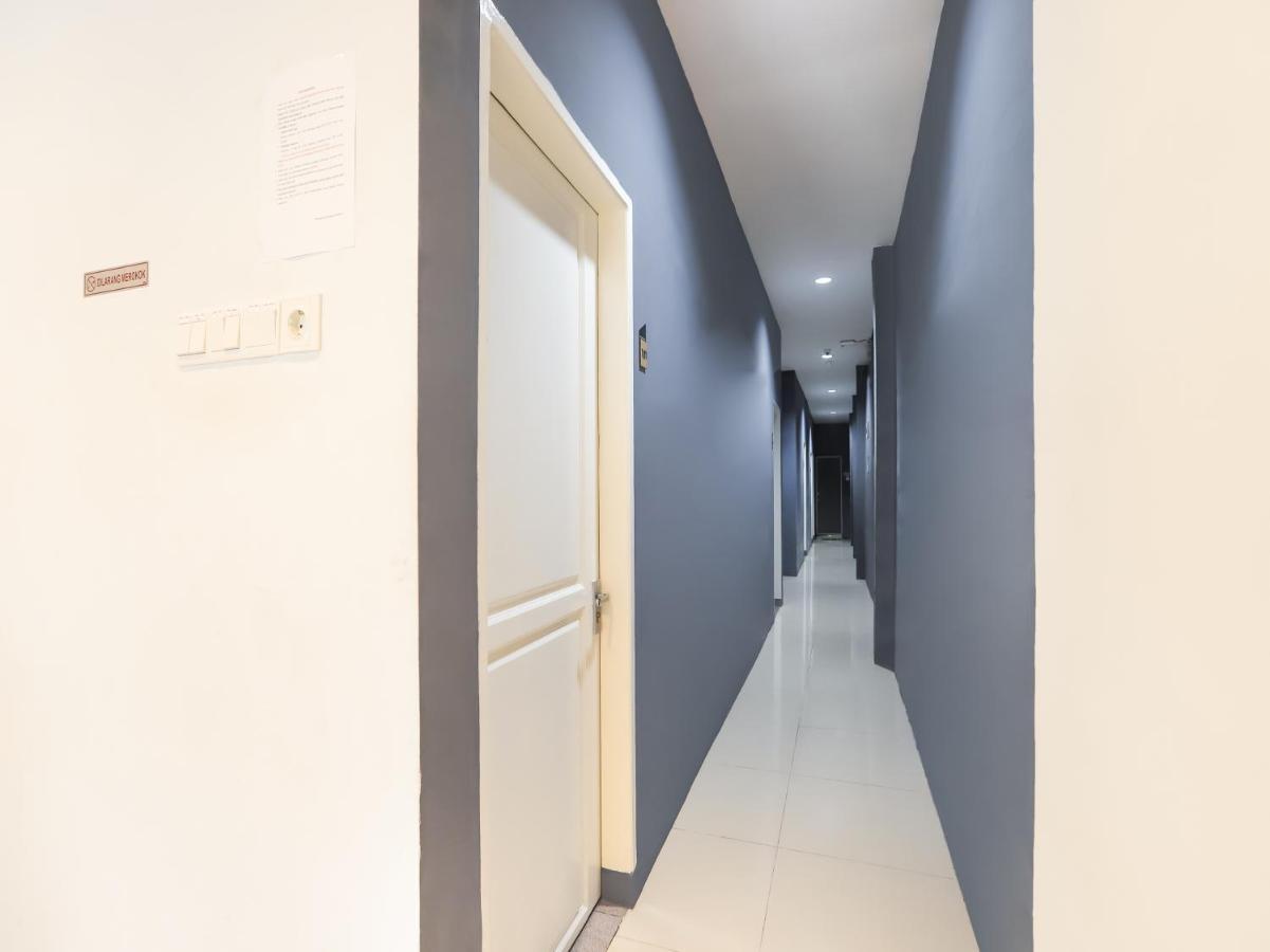 Oyo 3492 Mandala Residence Медан Екстериор снимка