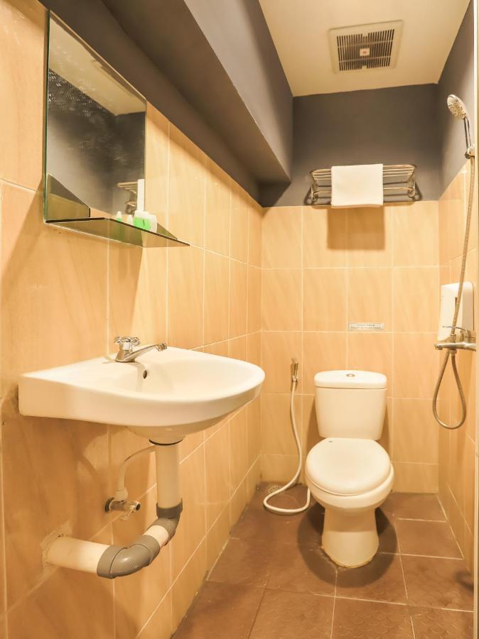 Oyo 3492 Mandala Residence Медан Екстериор снимка