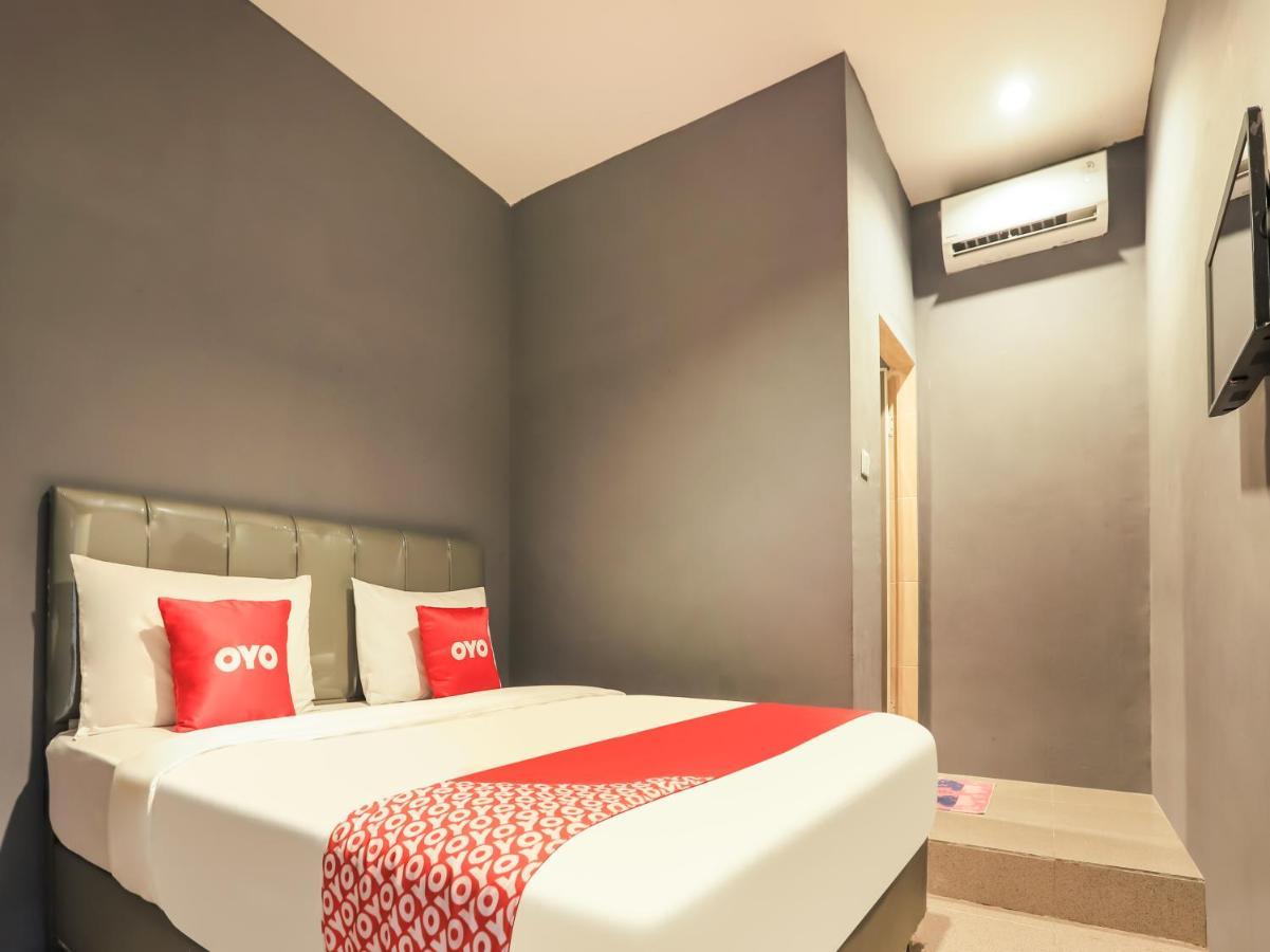 Oyo 3492 Mandala Residence Медан Екстериор снимка
