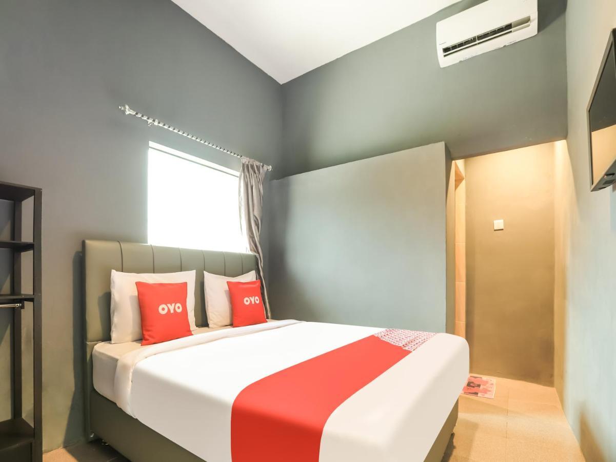 Oyo 3492 Mandala Residence Медан Екстериор снимка