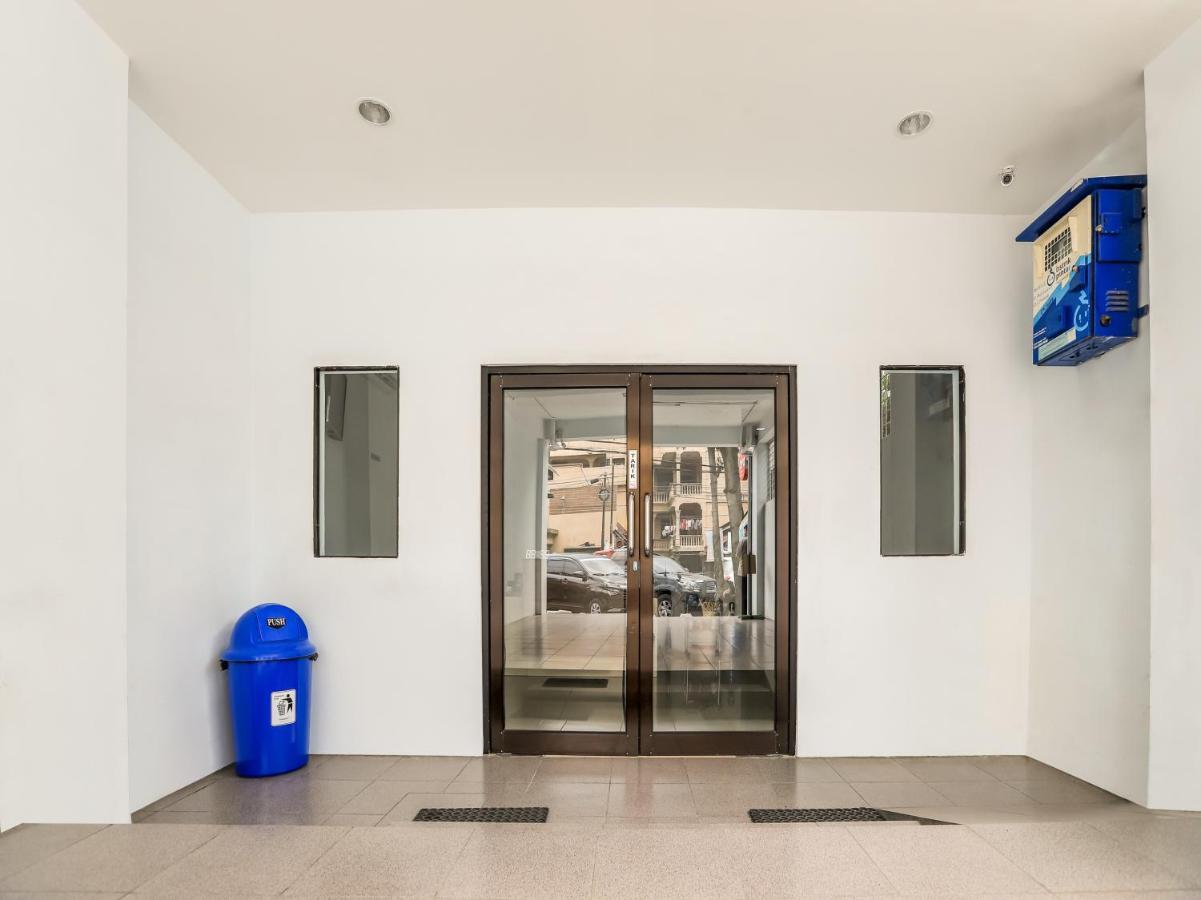Oyo 3492 Mandala Residence Медан Екстериор снимка